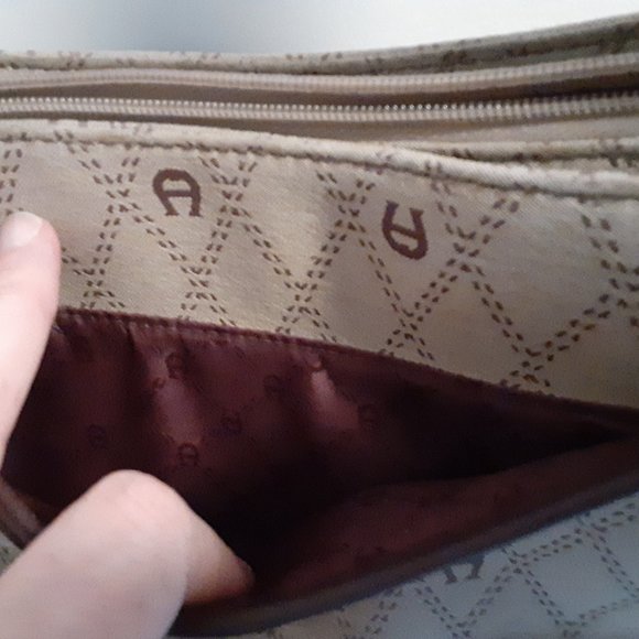 Lovely Aigner Beige Logo Shoulder Bag w Adjustable Strap - Picture 16 of 16